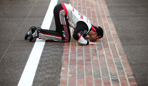brad-keselowski-kisses-bricks-nascar-indy-brickyard-saturday-2012 brad-keselowski-kisses-bricks-nascar-indy-brickyard-saturday-2012